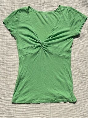 Twist-Front V-Neck Sexy Basic Tee in vivid green M